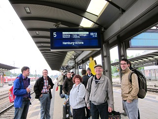 Foto der Gruppe am Bahnsteig nach Fulda